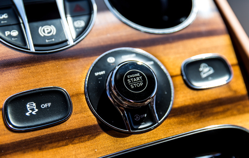 Illustration for article titled The 2019 Bentley Bentayga V8 Is the Most Opulent Way to Haul Your Stuff at 180 MPH